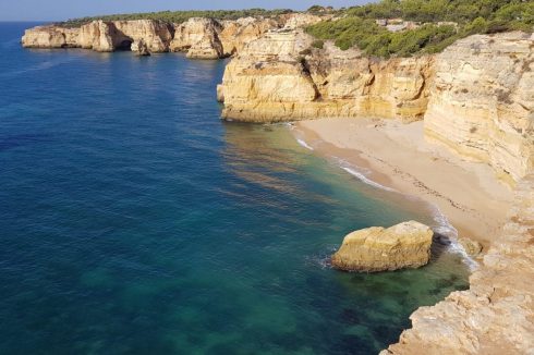 Praia da Marinha an der Algarve