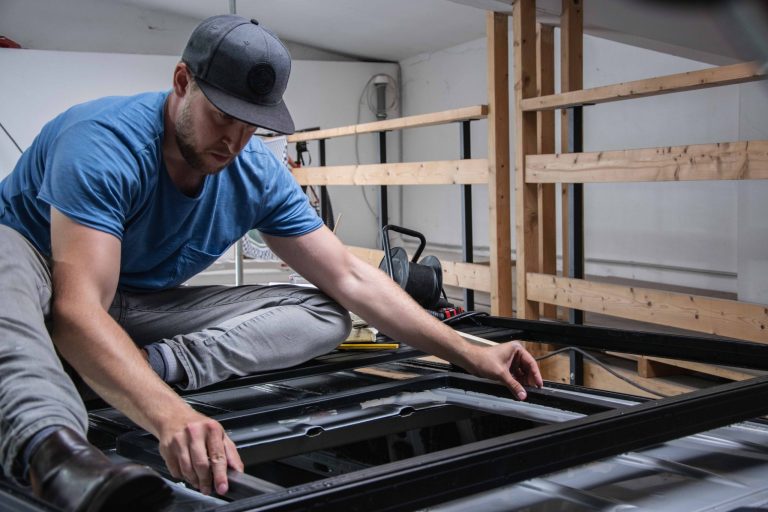 camper-ausbau-sprinter-dachfenster-einsetzen