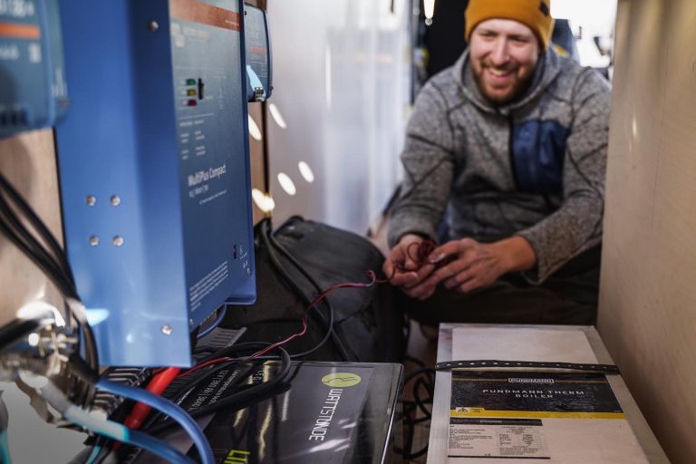 camperausbau-batterie-wattstunde-13