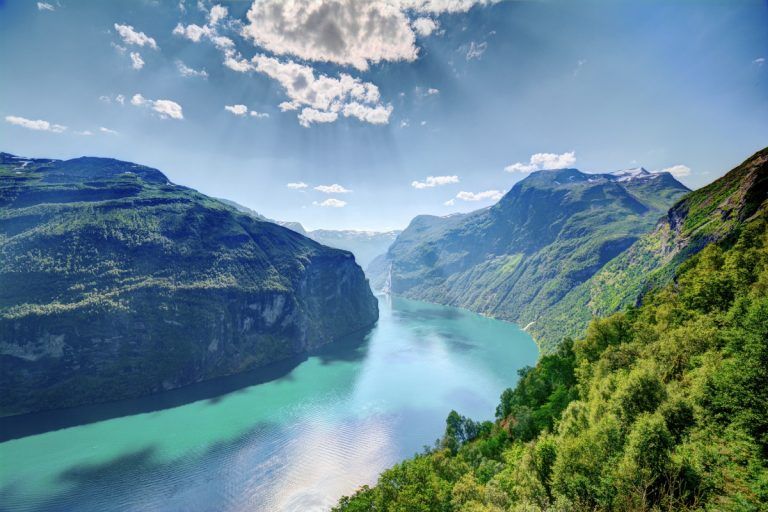 Blick auf der Adlerkurve entlang der Norwegen Route durch das Fjordland
