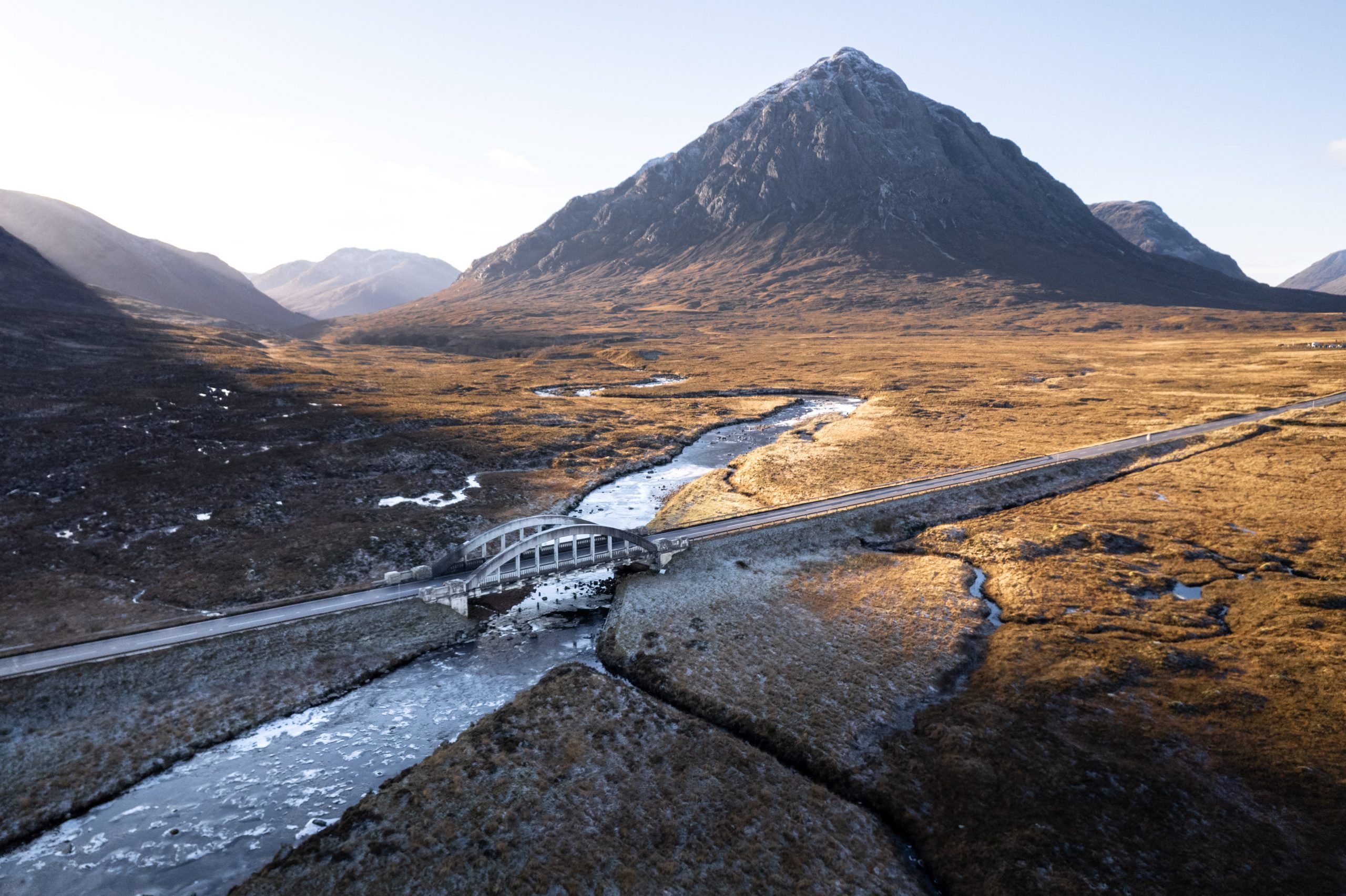 River Etive Bridge mit dem imposanten Buachaille Etive Mòr Massiv