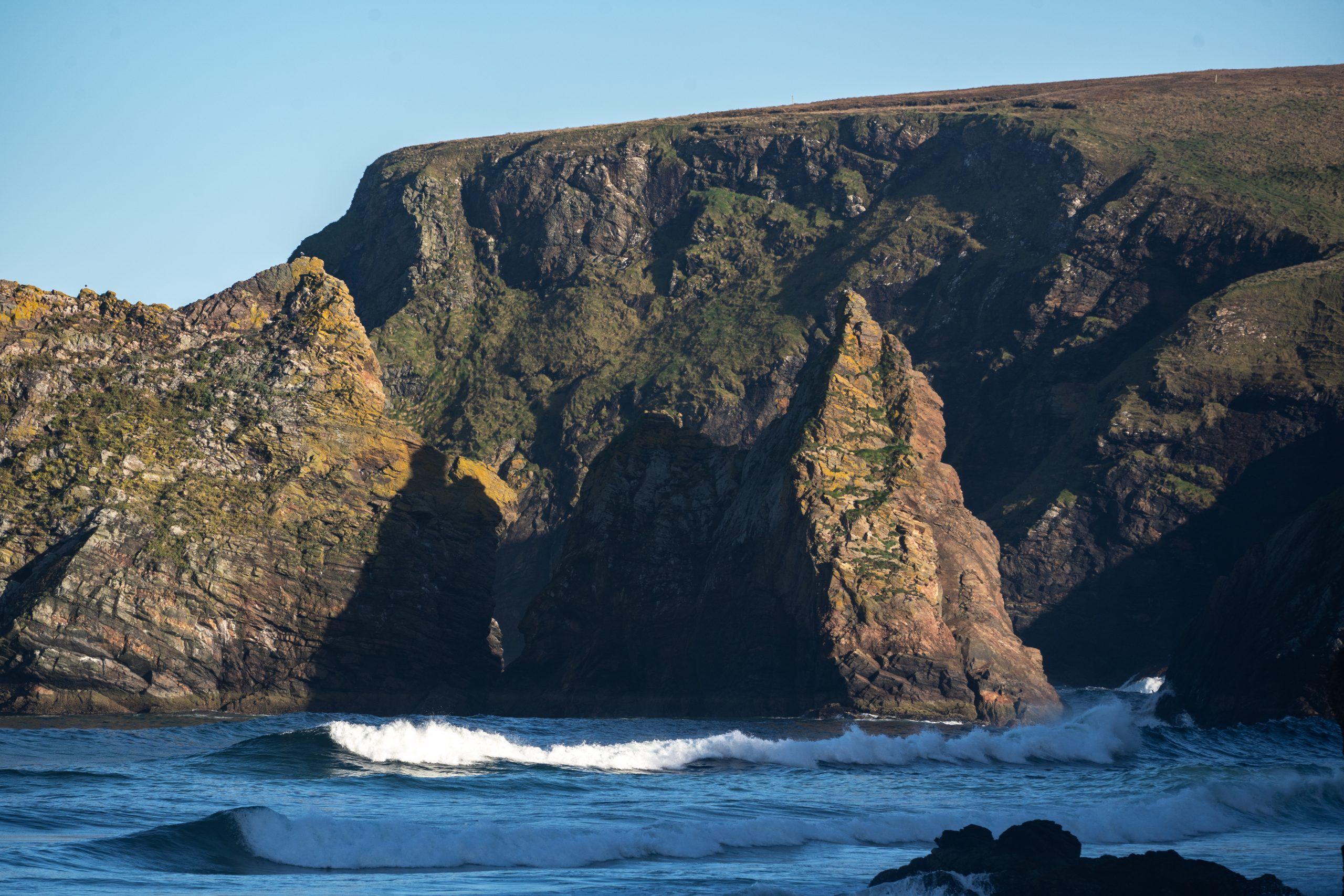 Klippen am Garry & Tolsta Beach auf der Isle of Lewis in Schottland
