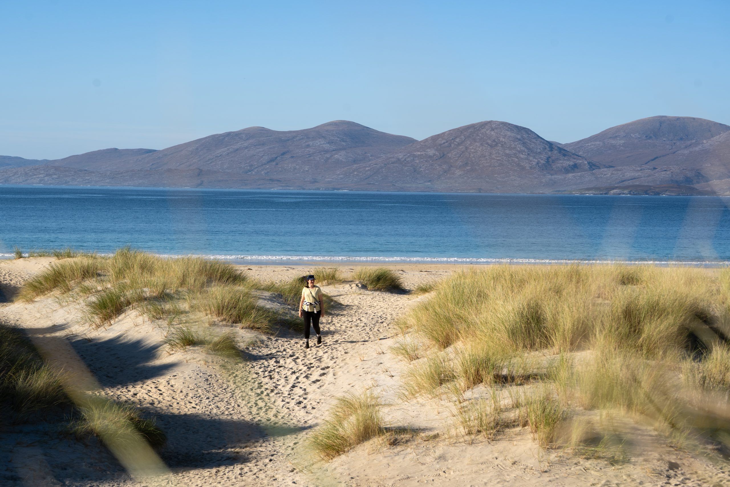 Strandspaziergang am Luskentyre Beach auf der Isle of Harris in Schottland